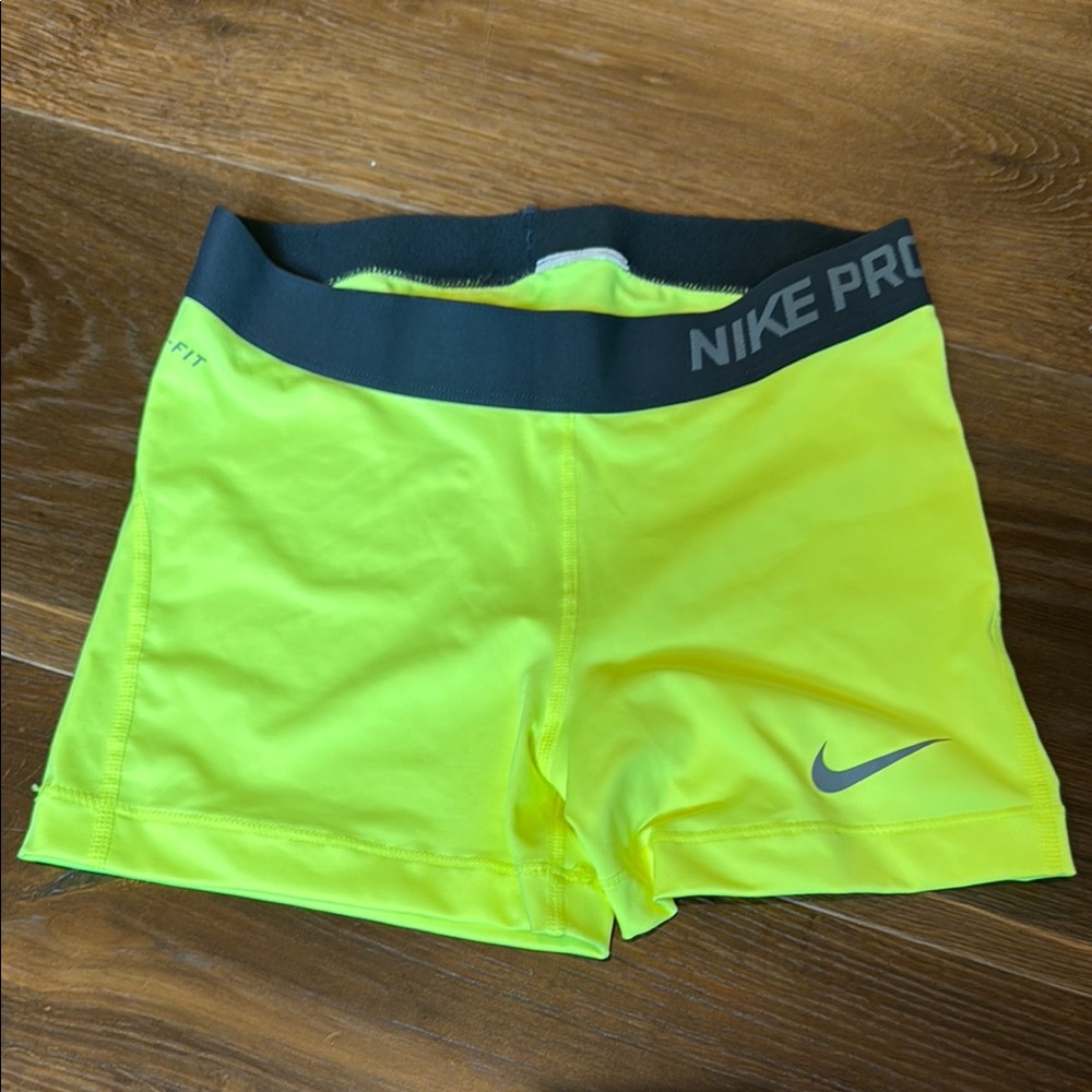 Nike Women's Pro neon Yellow Shorts size medium Euc